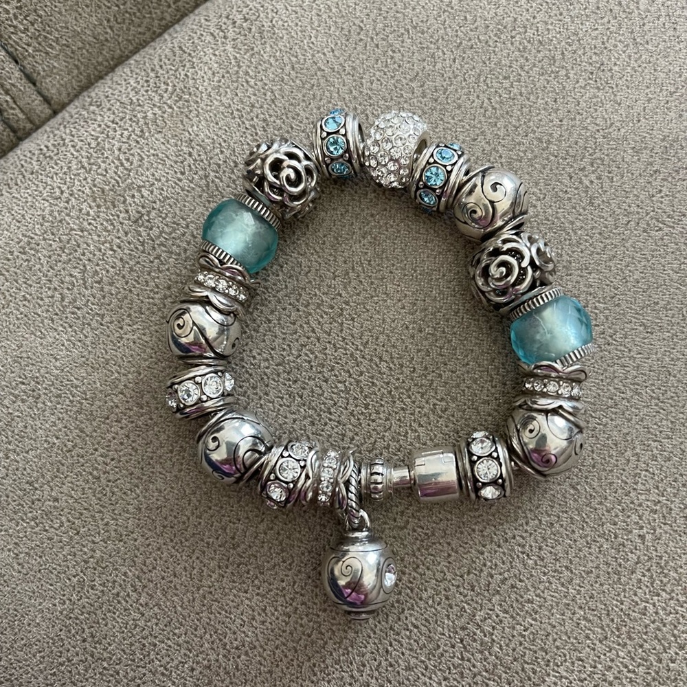 Sterling silver bracelet with 18 Brighton beads